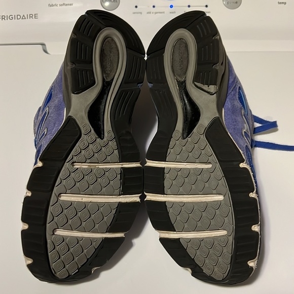 New Balance size 10.5 Men’s blue sneakers - Picture 6 of 6